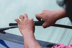 Mechanic,Replace,Windshield,Wipers,On,Car.,Replacing,Wiper,Blades,Change